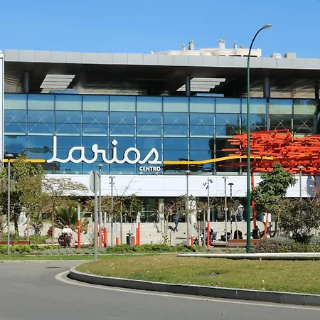 Fantastico Junto A La Estacion